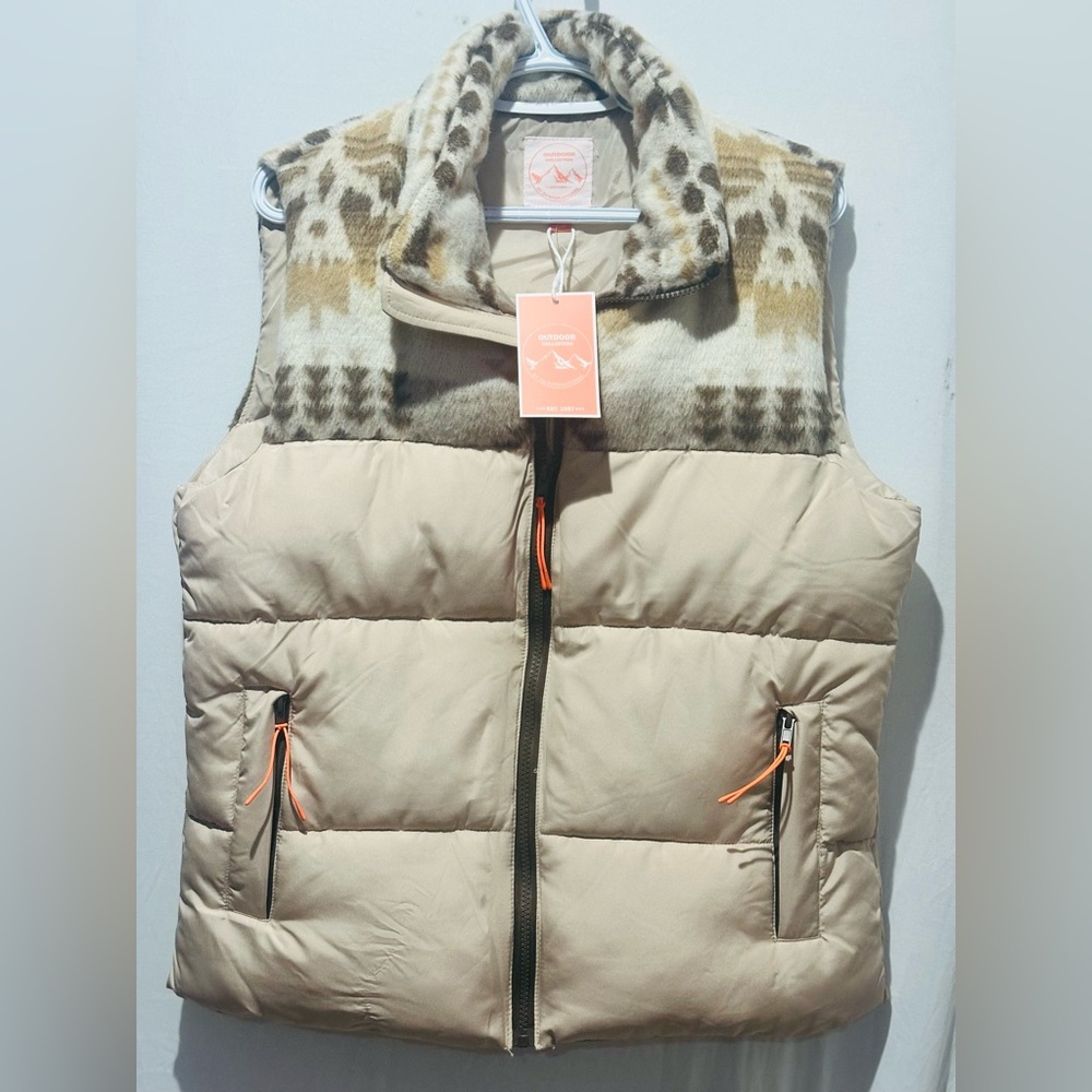 26 International Women’s Puffer Vest - Size S/P
